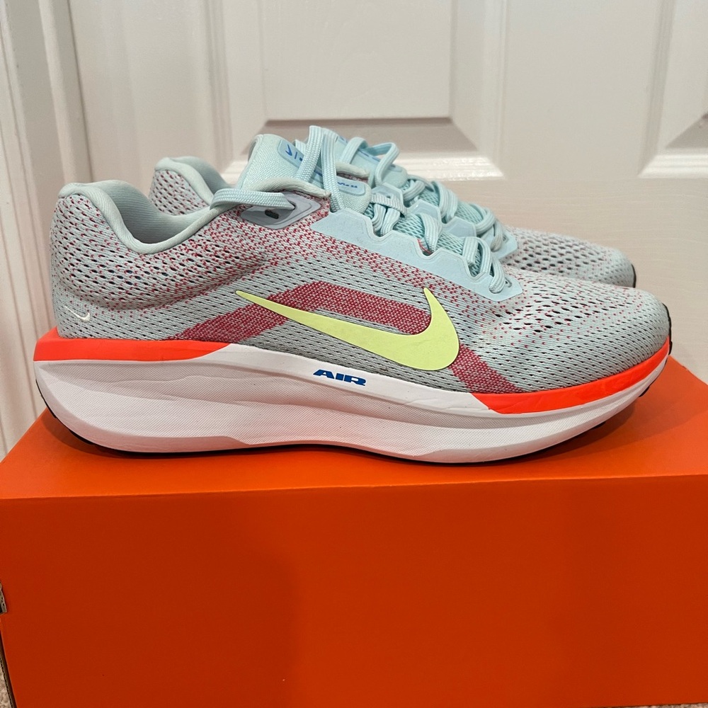 Nike Air Winflo 11 Glacier Blue and Volt Sneakers - Picture 3 of 7